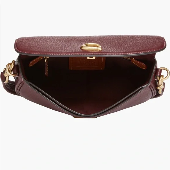New Coach pebbled leather Merlot Shoulder Bag Gold Accents slip pocket in back - Picture 5 of 7